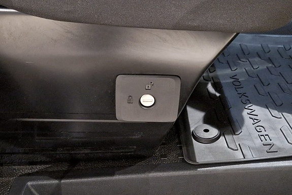 Volkswagen Caravelle 17 of 23