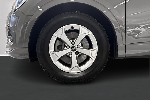 Audi Q3 12 of 16
