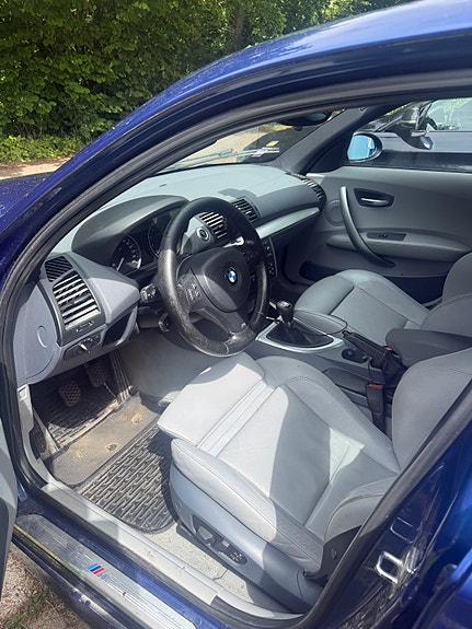 BMW 130i 3 of 5