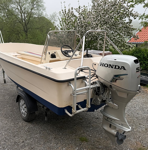 Styrpulpetbåt med Honda 4-taktsmotor 3 of 5