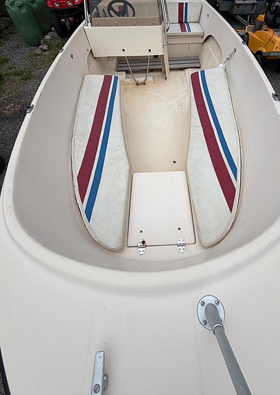 Styrpulpetbåt med Honda 4-taktsmotor 4 of 5