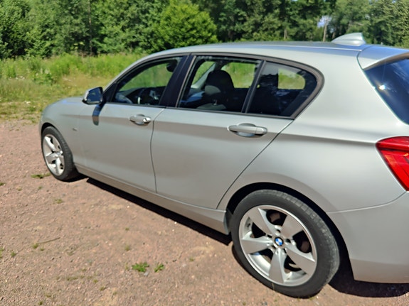 BMW 118i 5 of 5