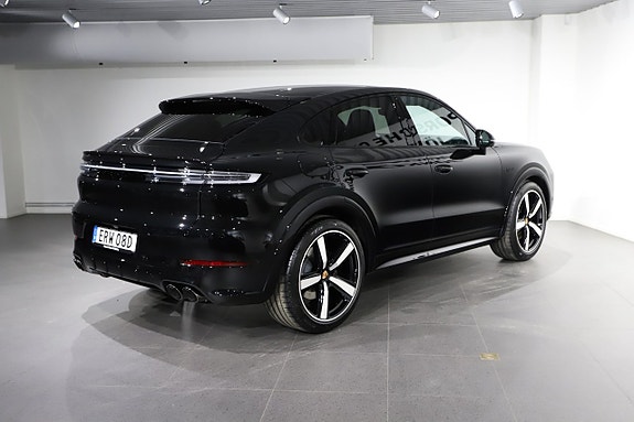 Porsche Cayenne 9 of 24