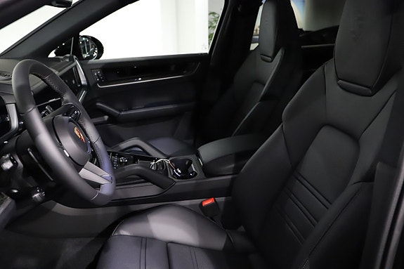 Porsche Cayenne 11 of 24