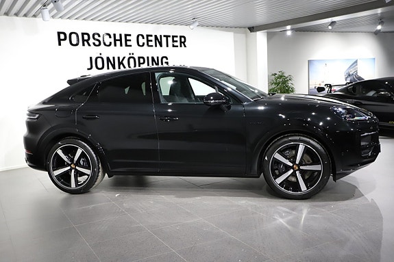Porsche Cayenne 4 of 5