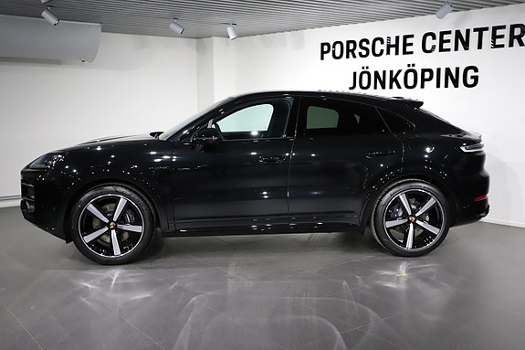 Porsche Cayenne 2 of 5