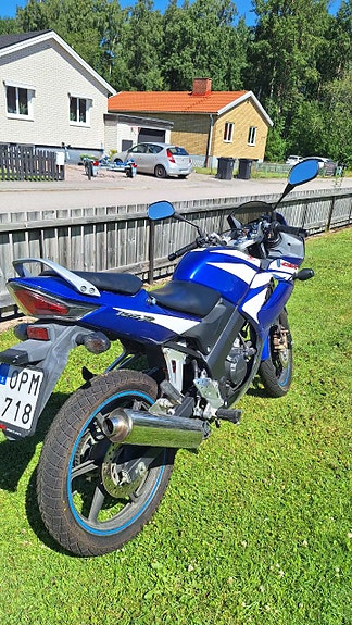 Honda CBR125R 2 of 4