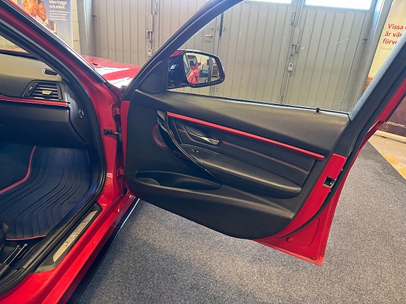 BMW 335i 13 of 26