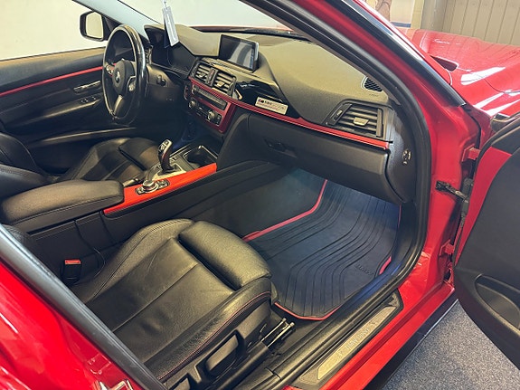 BMW 335i 11 of 26