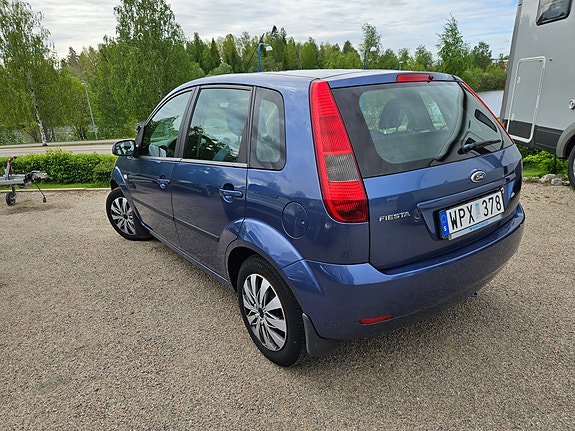 Ford Fiesta 3 of 5