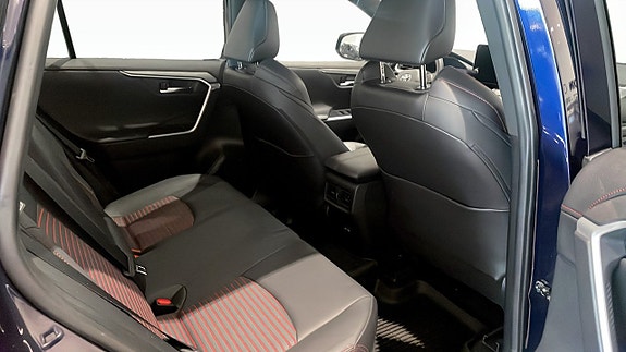 Toyota RAV4 5 of 9