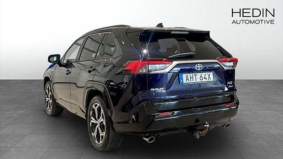 Toyota RAV4 2 of 9