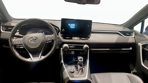 Toyota RAV4 4 of 9