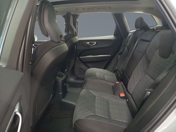 Volvo XC60 8 of 13