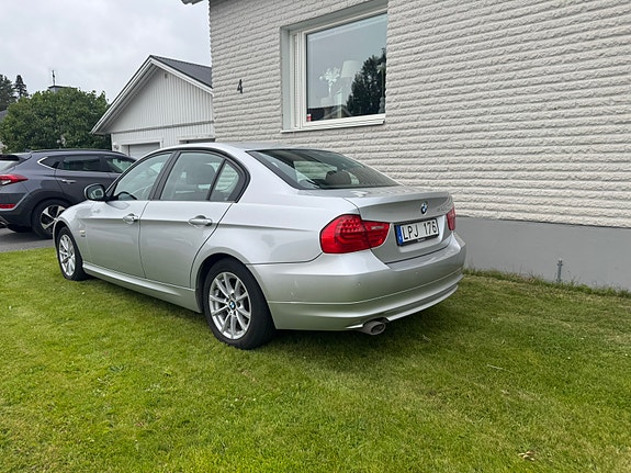 BMW 320d 3 of 5