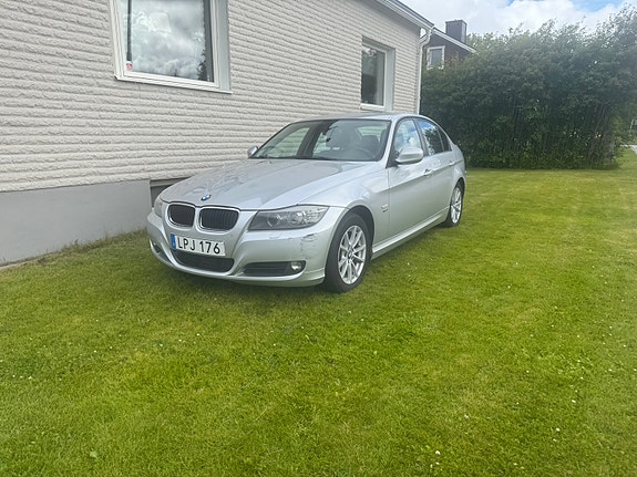 BMW 320d 2 of 5