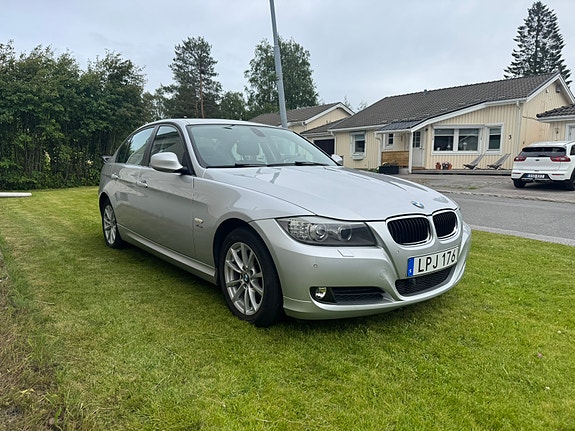 BMW 320d 4 of 5