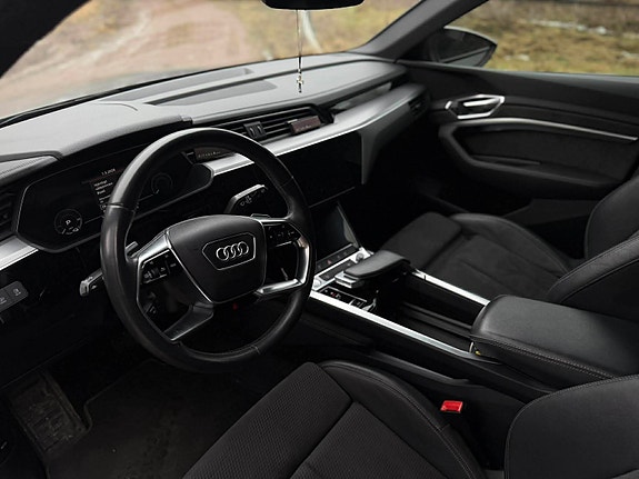 Audi e-tron 6 of 9