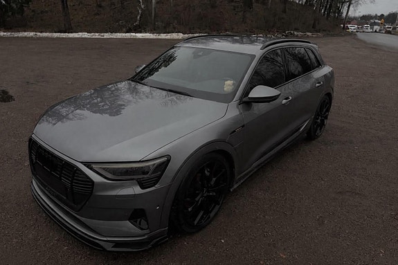 Audi e-tron 7 of 9