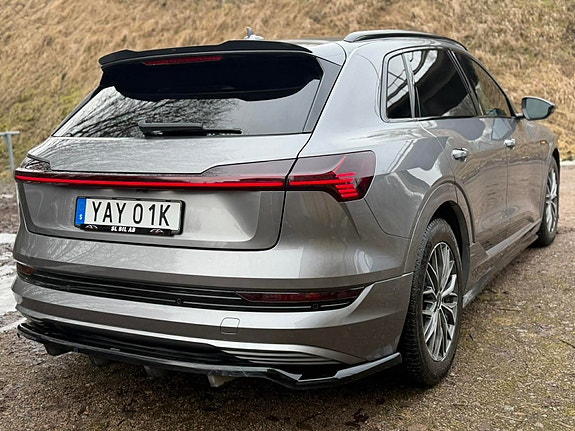 Audi e-tron 9 of 9