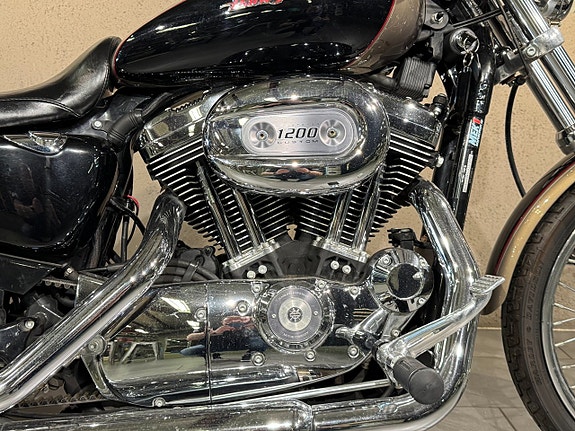 Harley-Davidson SPORTSTER 1200 Custom 4 of 5