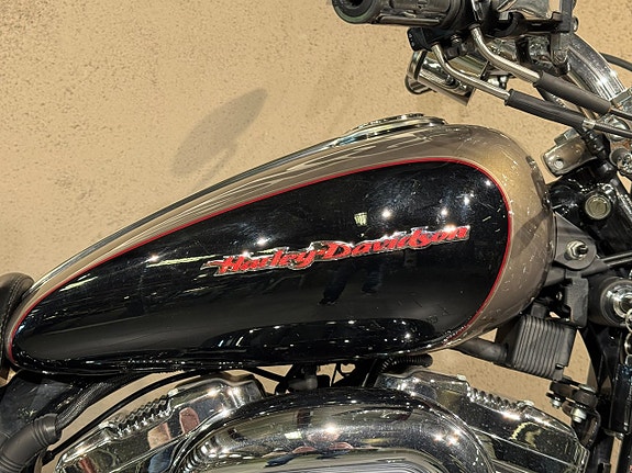 Harley-Davidson SPORTSTER 1200 Custom 3 of 5