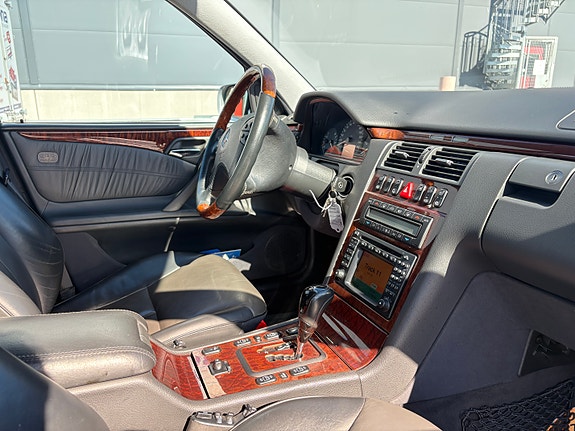 Mercedes-Benz E270 6 of 14