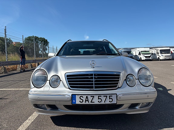 Mercedes-Benz E270 2 of 5