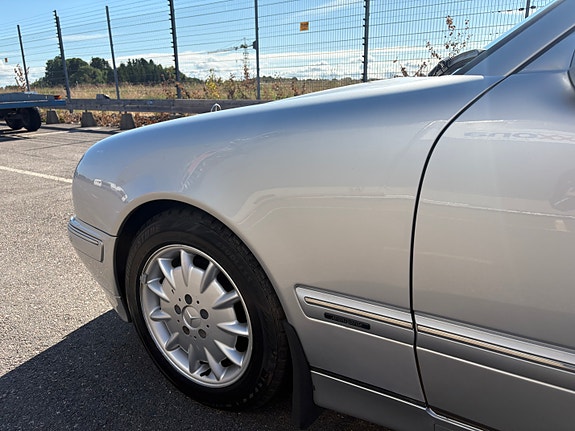Mercedes-Benz E270 7 of 14