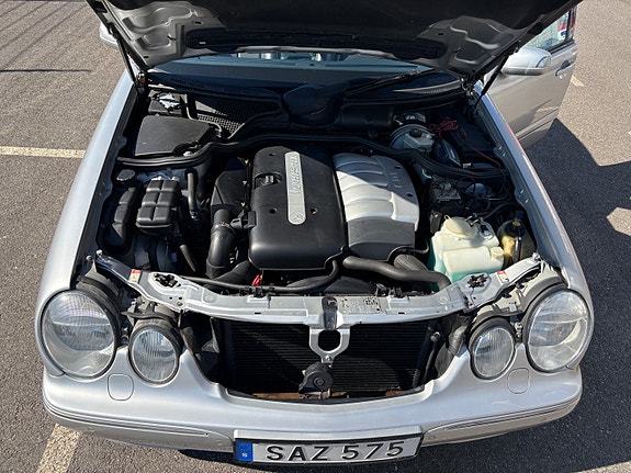 Mercedes-Benz E270 8 of 14