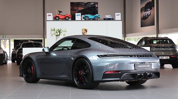 Porsche 911 2 of 5