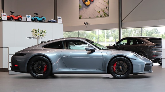 Porsche 911 3 of 5