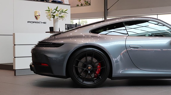 Porsche 911 9 of 15