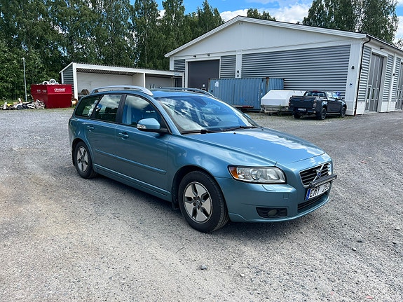 Volvo V50 2 of 5
