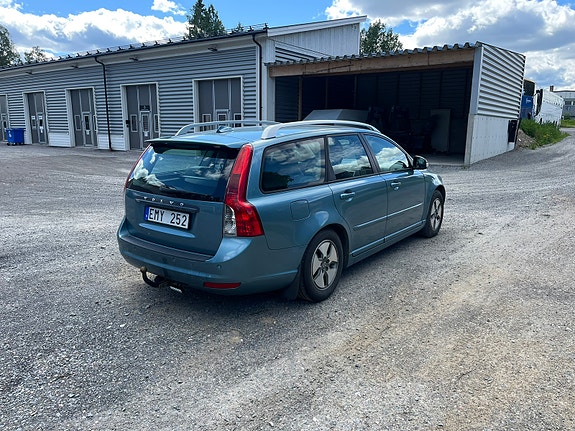 Volvo V50 3 of 5
