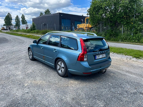 Volvo V50 4 of 5