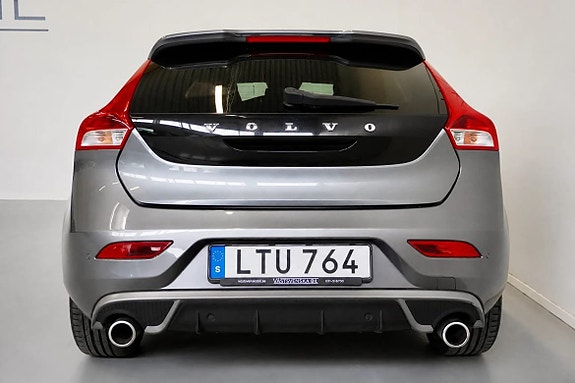Volvo V40 8 of 18