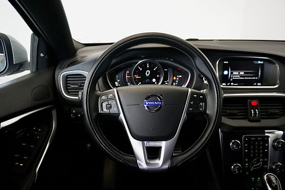 Volvo V40 12 of 18