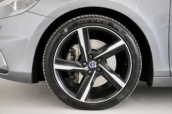 Volvo V40 9 of 18