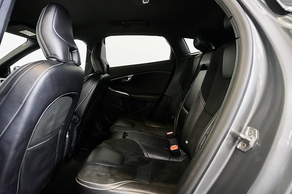 Volvo V40 16 of 18