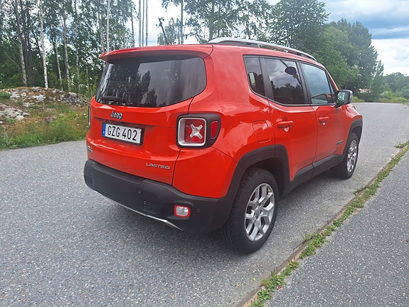Jeep Renegade 7 of 7