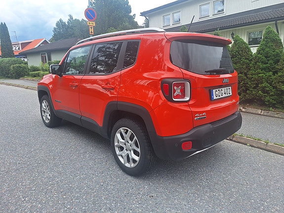 Jeep Renegade 3 of 7
