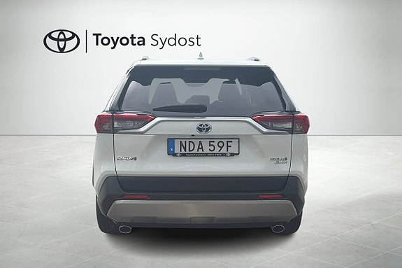 Toyota RAV4 4 of 5