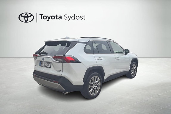 Toyota RAV4 2 of 5