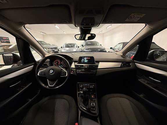 BMW 218i 16 of 25
