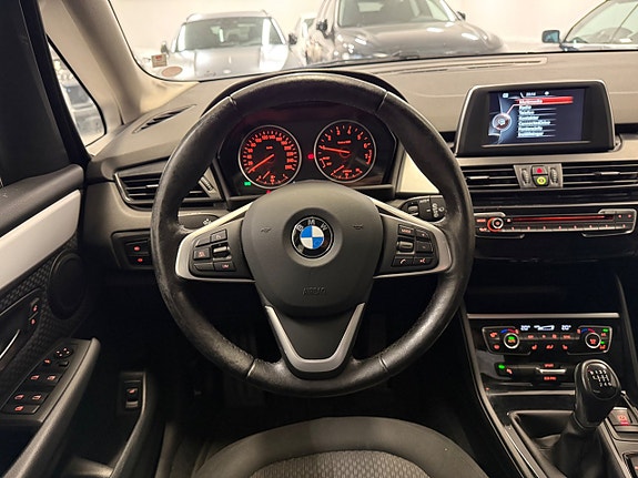 BMW 218i 17 of 25