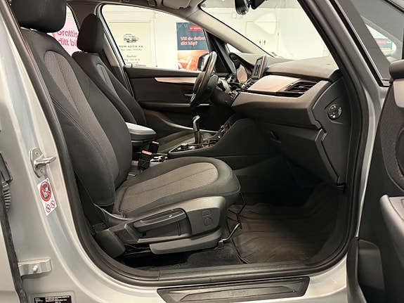 BMW 218i 14 of 25