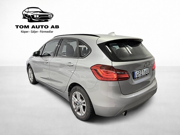 BMW 218i 5 of 25