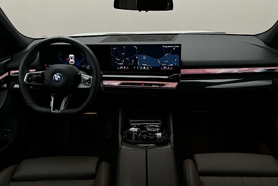 BMW i5 6 of 26