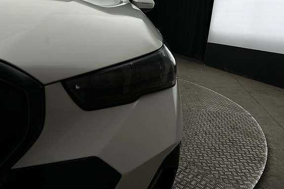 BMW i5 11 of 26